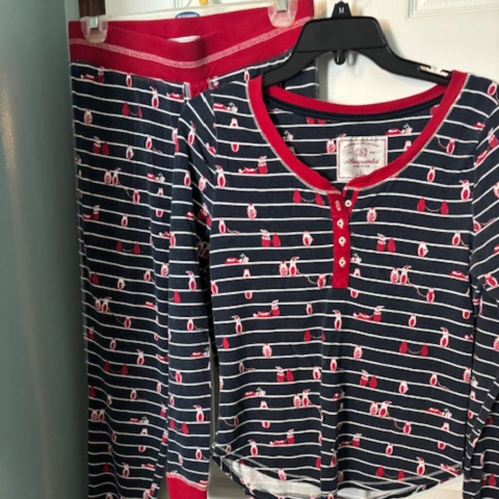 Abercrombie & Fitch ladies pajamas red & blue size Med & Large